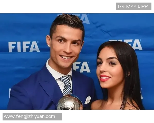 C罗女友揭秘：她的魅力与足球明星的爱情故事